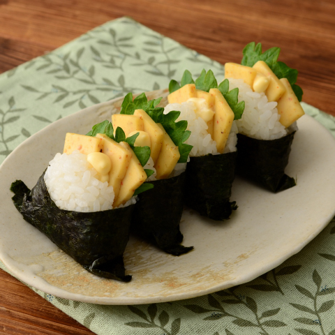 おつまみ切れてるチーズ ピリ辛マグロのはさみおにぎり