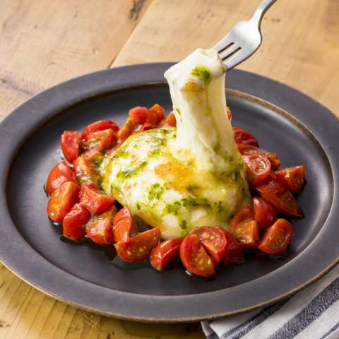 バジル香る！モッツァレラチーズのステーキ