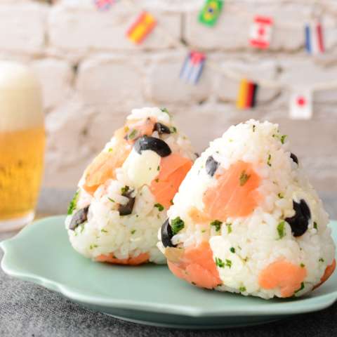 クリームチーズとサーモンで楽しむ!パリおにぎり