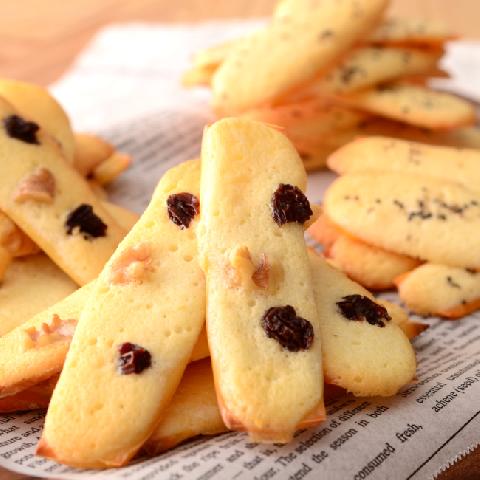 チーズのおつまみクッキー ペッパー&レーズンナッツ