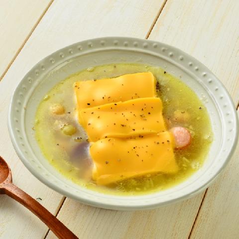 切れてるチェダー de ウインナーと豆のスープ